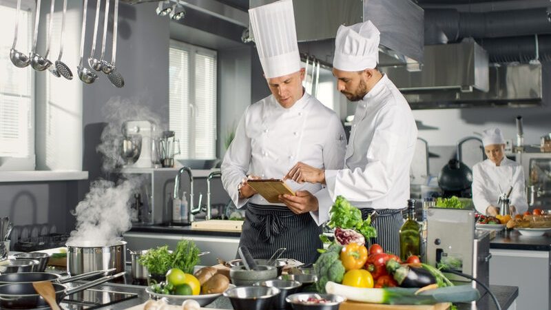 Service traiteur : quel matériel est indispensable ?