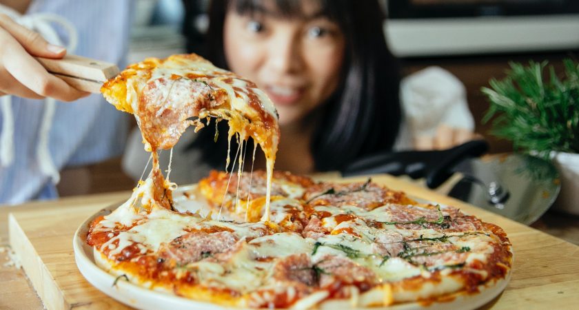 Préparer une pizza margherita traditionnelle : conseils et astuces