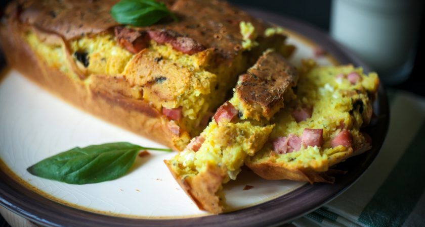 Cake au jambon et aux champignons, une entrée chaude, rustique et gourmande