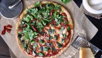 Réinventez la pizza à la sauce tomate avec des ingrédients originaux