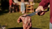 Barbecues et rôtissoires : Ajouter une touche de grillade à vos événements en plein air
